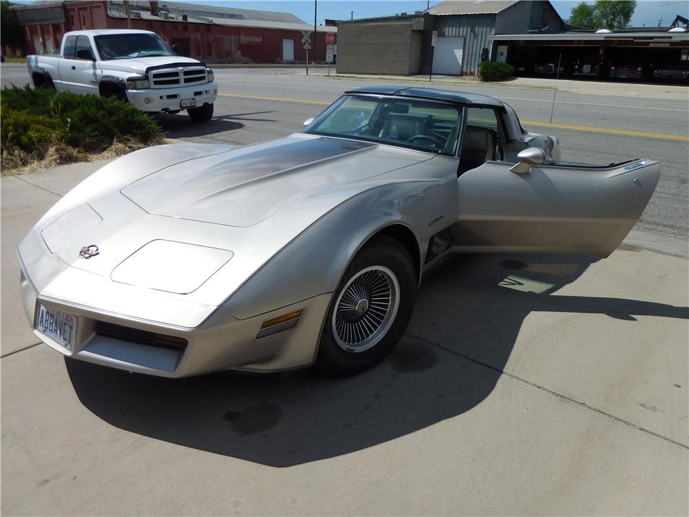 1982 CHEVROLET CORVETTE COUPE