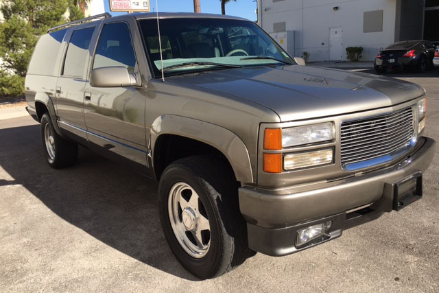 1999 GMC SUBURBAN CUSTOM SUV