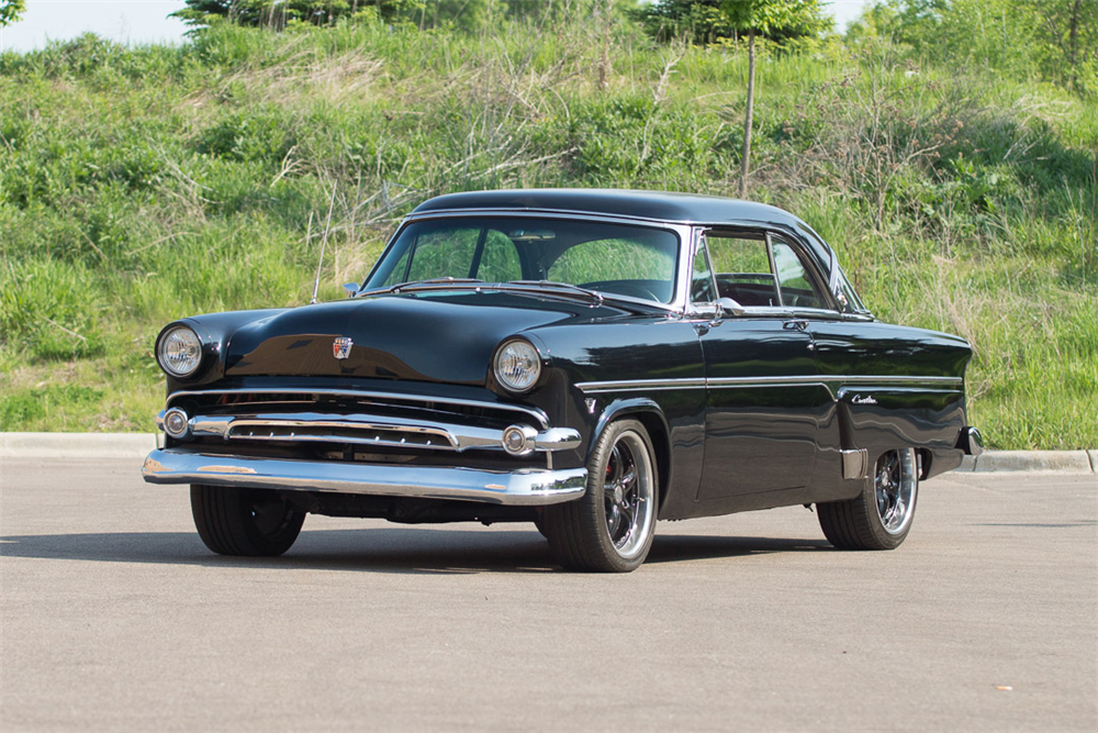 1954 FORD CRESTLINE VICTORIA