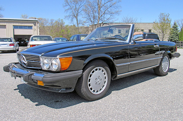 1988 MERCEDES-BENZ 560 SL CONVERTIBLE