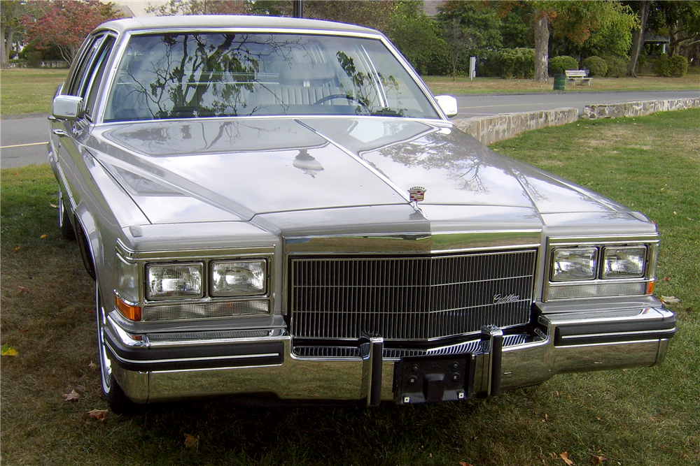 1983 CADILLAC DE VILLE 4-DOOR SEDAN