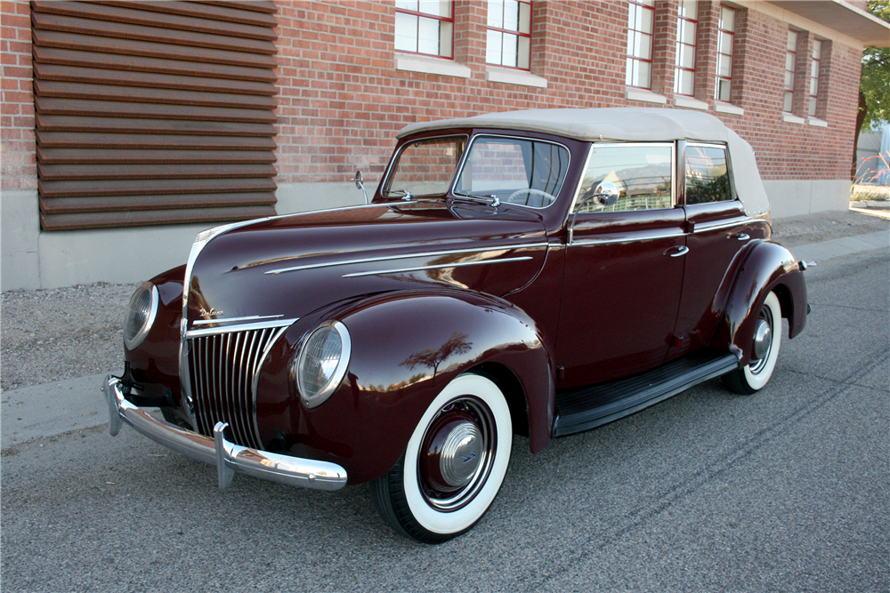 1939 FORD DELUXE CONVERTIBLE SEDAN