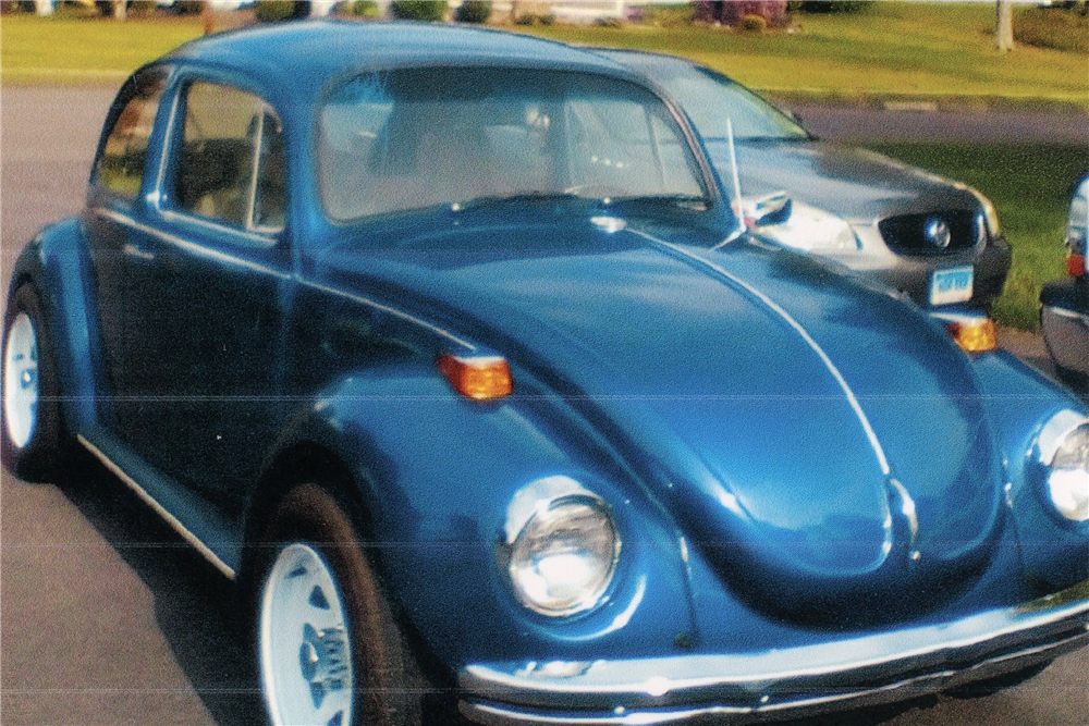 1972 VOLKSWAGEN SUPER BEETLE 