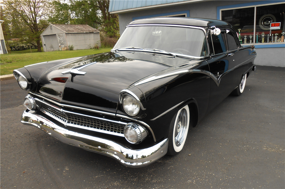 1955 FORD CUSTOM SEDAN