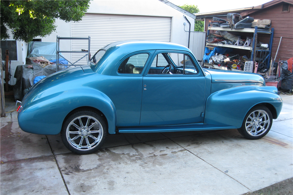 1940 OLDSMOBILE CUSTOM COUPE