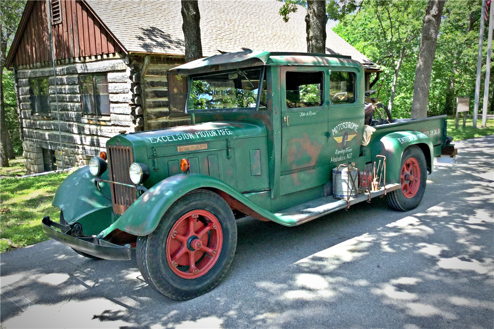 1933 DIAMOND T TRUCK