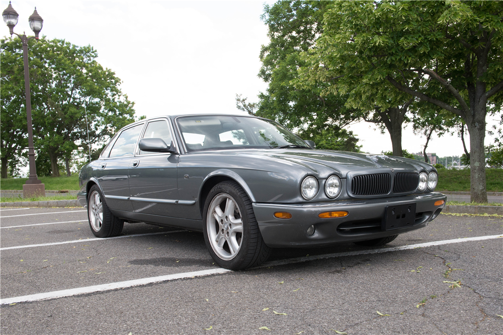 2002 JAGUAR XJ8 