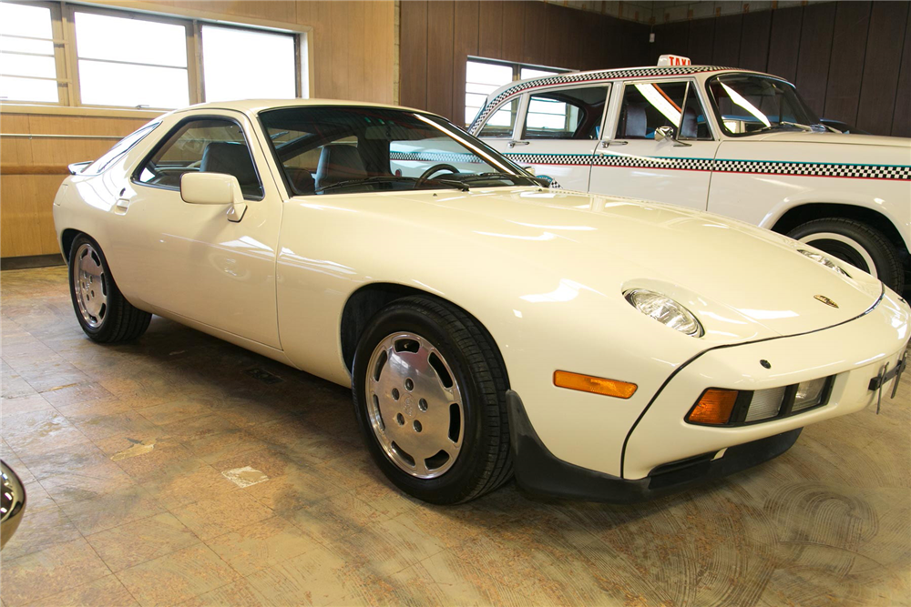 1984 PORSCHE 928S 