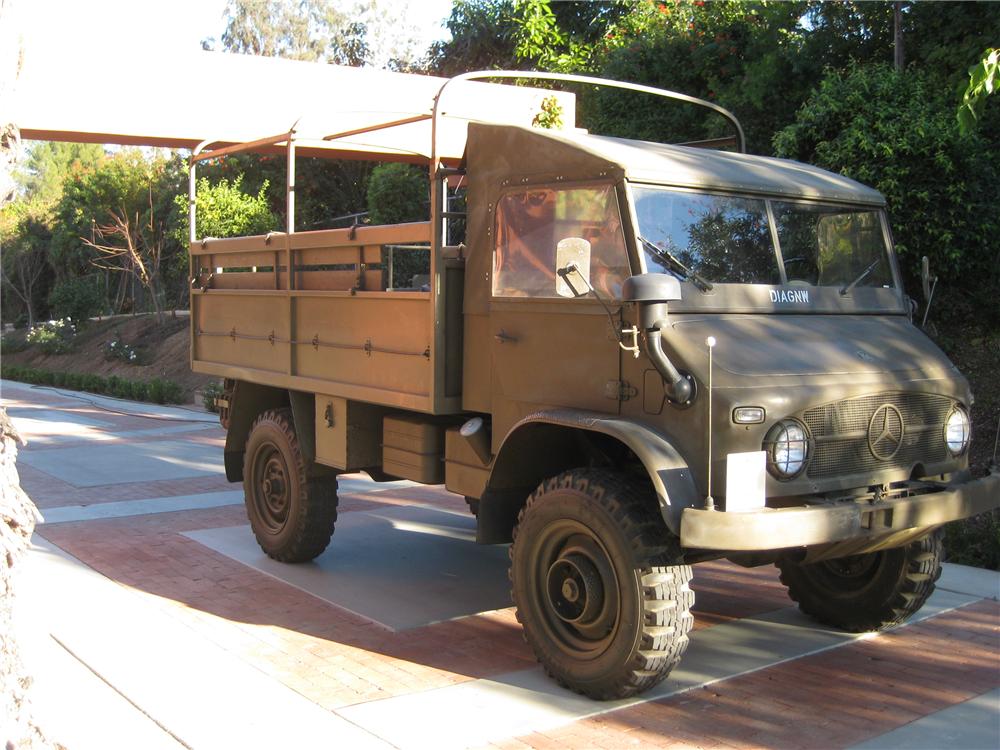 1968 MERCEDES-BENZ UNIMOG TRUCK