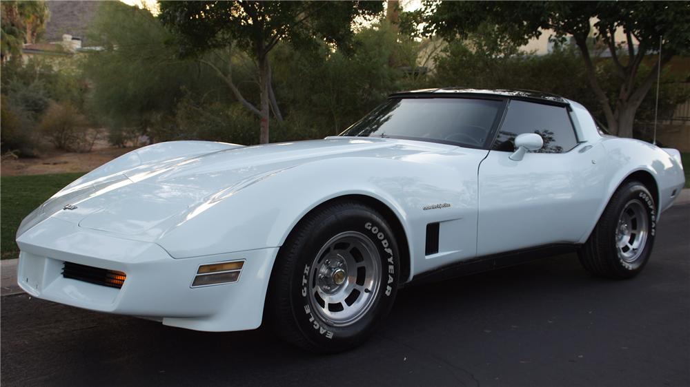 1982 CHEVROLET CORVETTE 2 DOOR COUPE