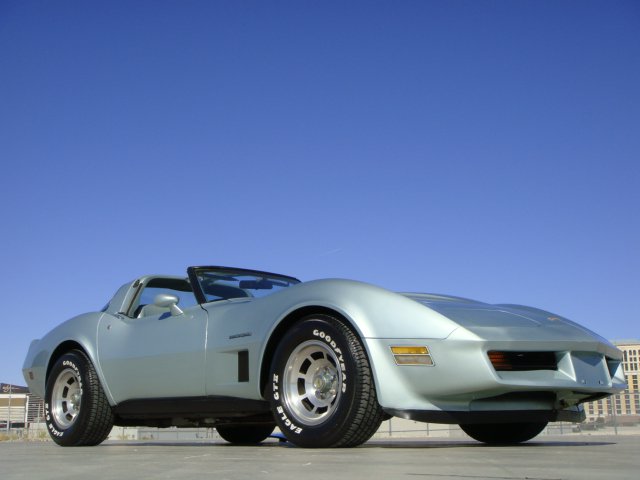 1982 CHEVROLET CORVETTE 2 DOOR COUPE