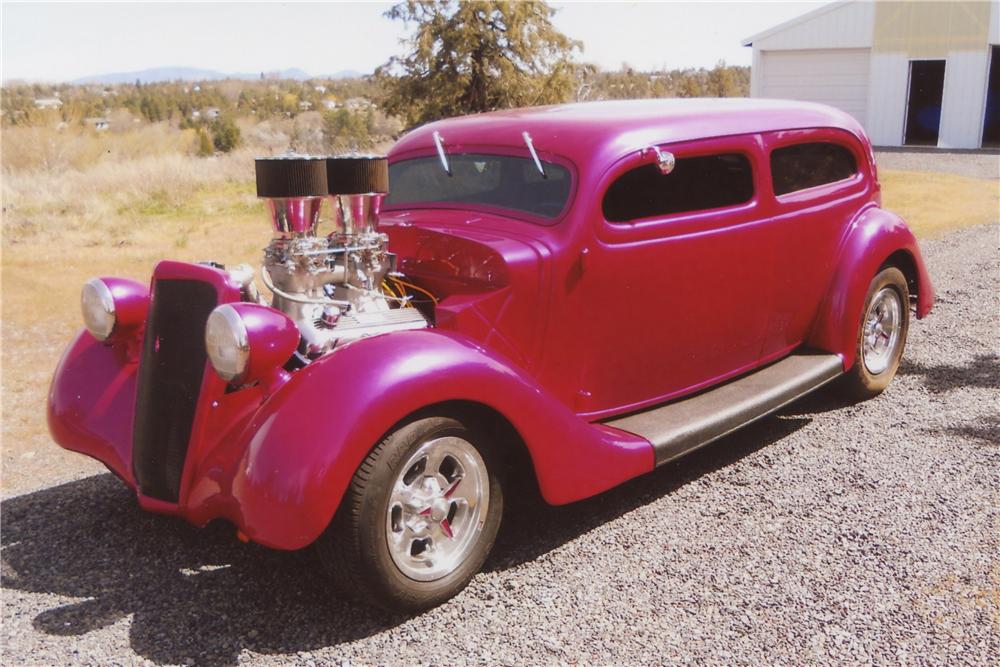 1935 FORD 2 DOOR CUSTOM SEDAN