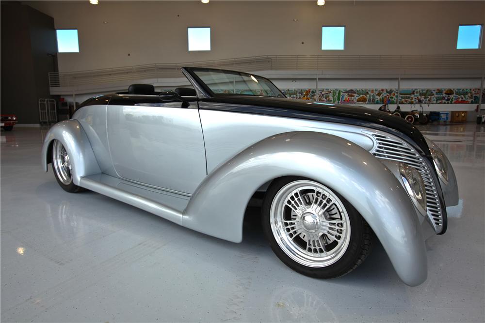 1939 FORD CUSTOM CONVERTIBLE