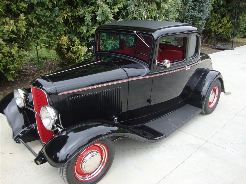 1932 FORD CUSTOM 5 WINDOW COUPE