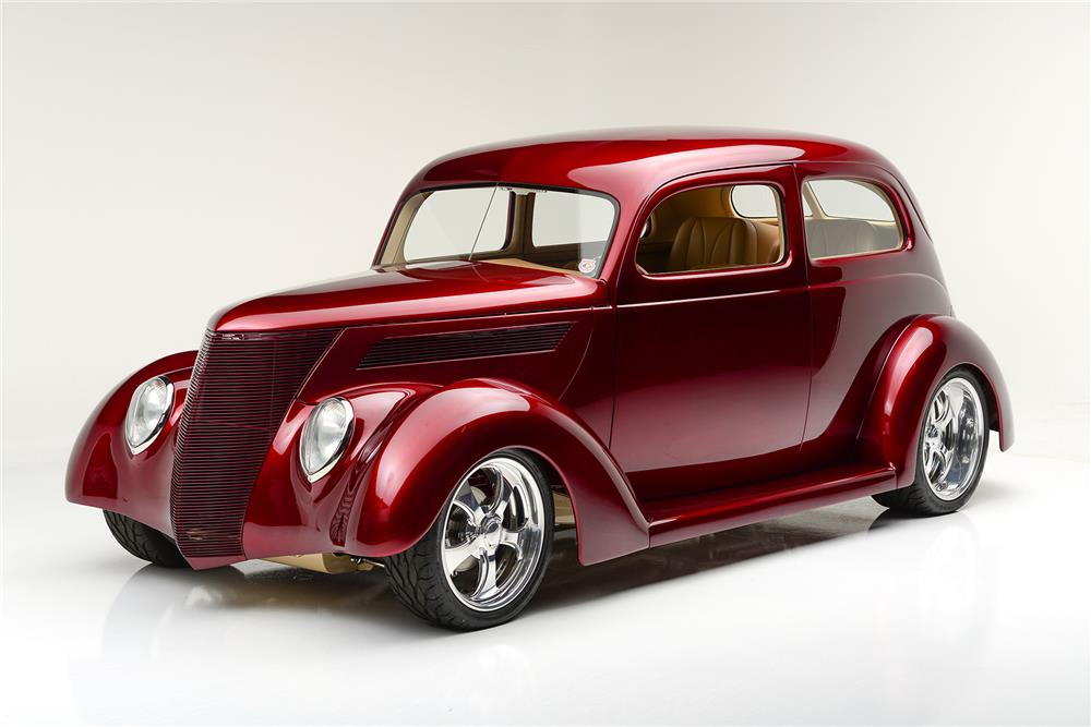 1937 FORD CUSTOM SEDAN