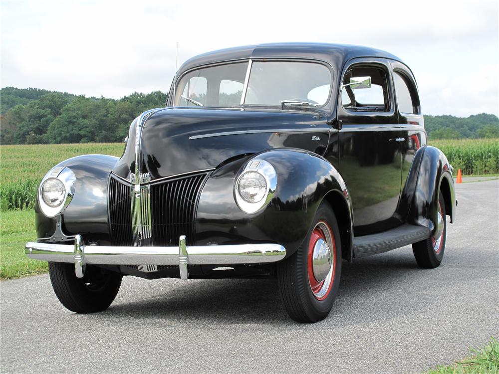 1940 FORD 2 DOOR SEDAN