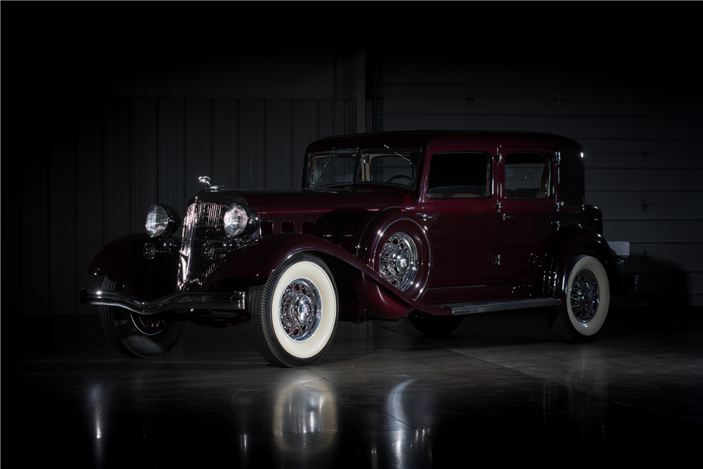 1933 CHRYSLER IMPERIAL CL 4-DOOR SEDAN