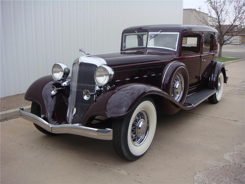 1933 CHRYSLER IMPERIAL 4 DOOR SEDAN