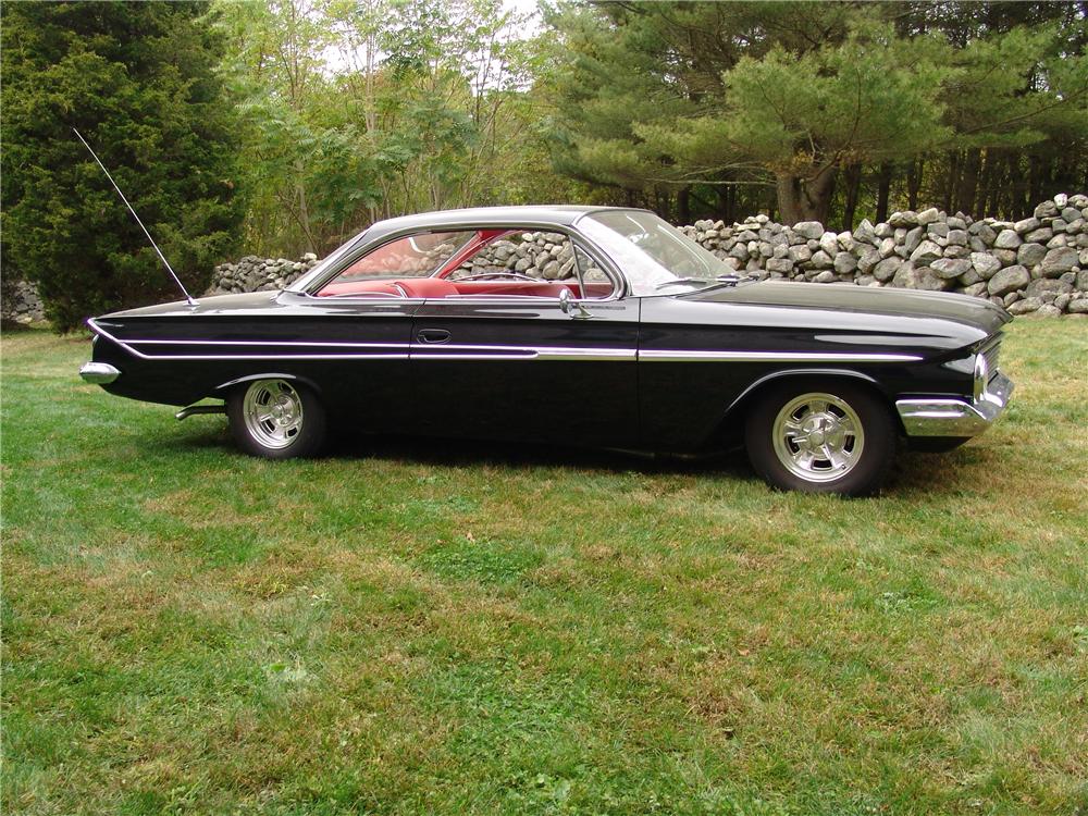 1961 CHEVROLET IMPALA CUSTOM 2 DOOR HARDTOP