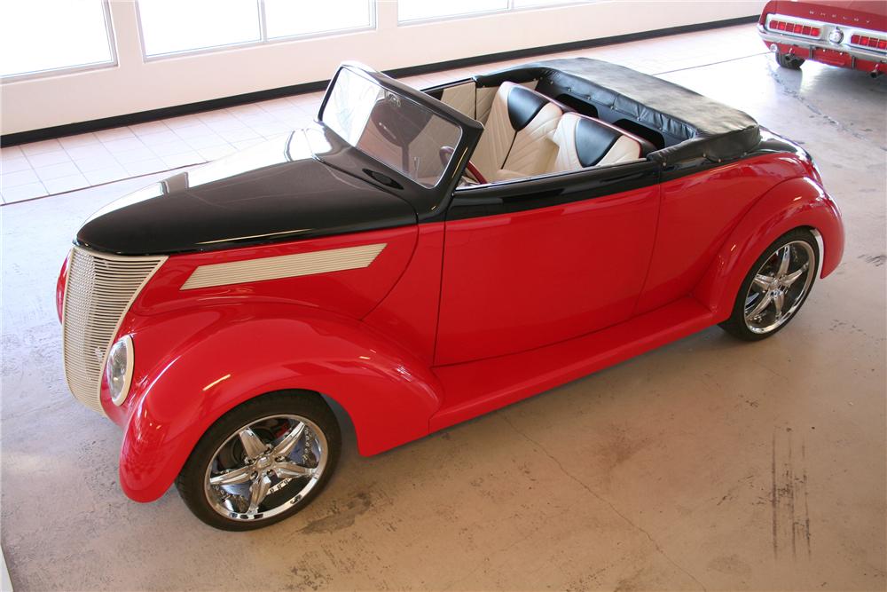 1937 FORD CUSTOM 2 DOOR CONVERTIBLE