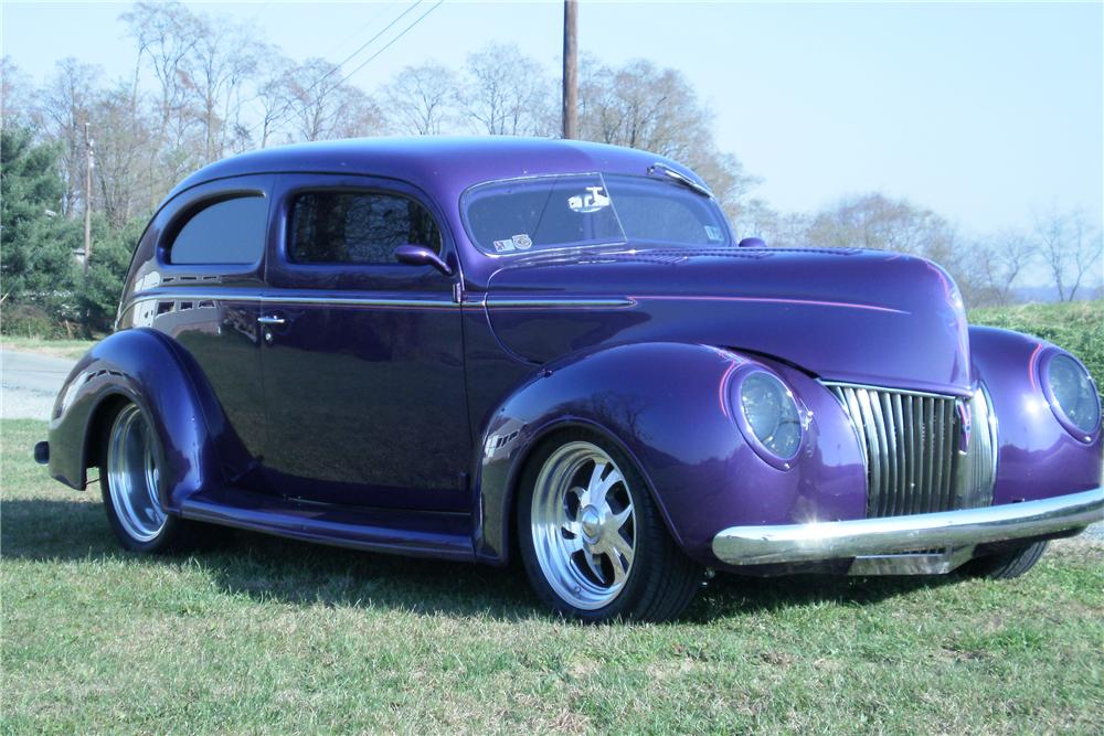 1939 FORD CUSTOM 2 DOOR SEDAN