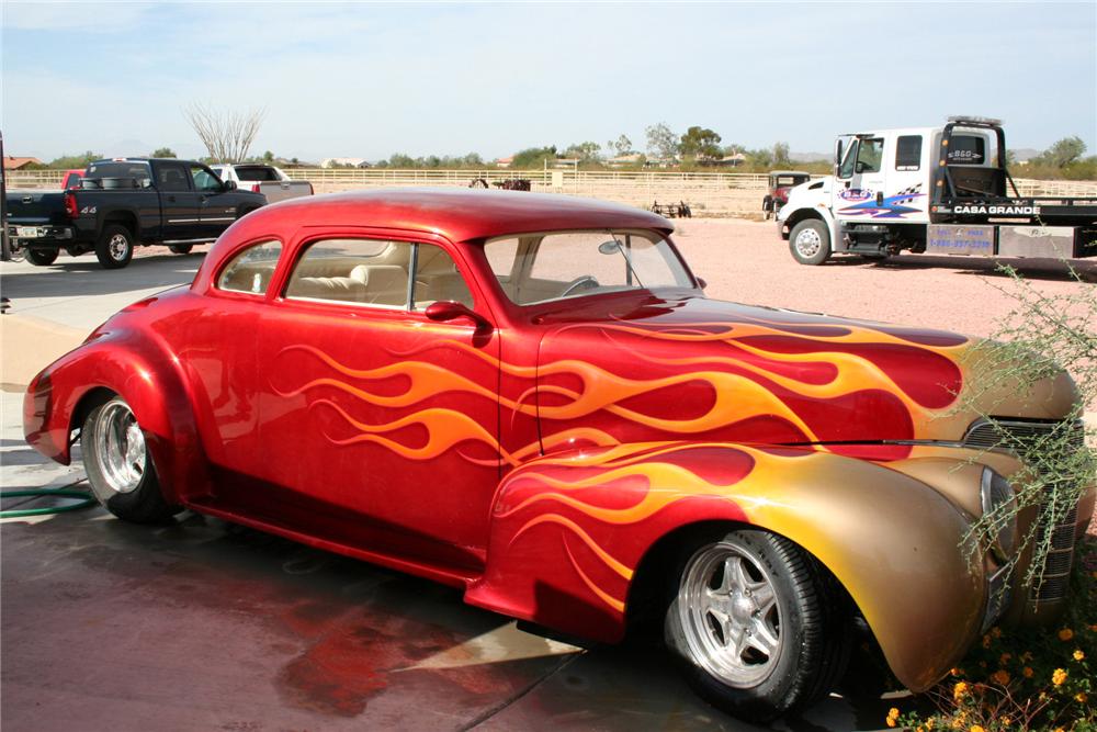 1939 OLDSMOBILE CUSTOM COUPE