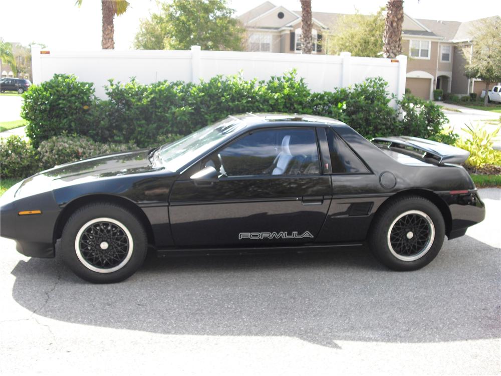 1988 PONTIAC FIERO COUPE