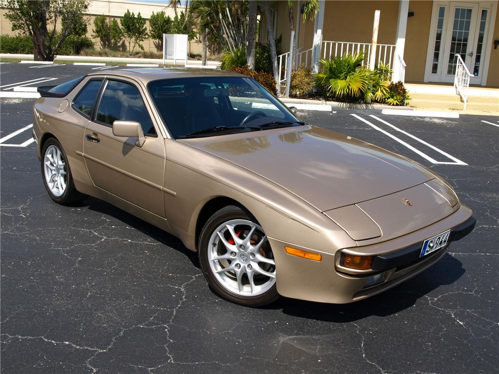 1987 PORSCHE 944 2 DOOR COUPE