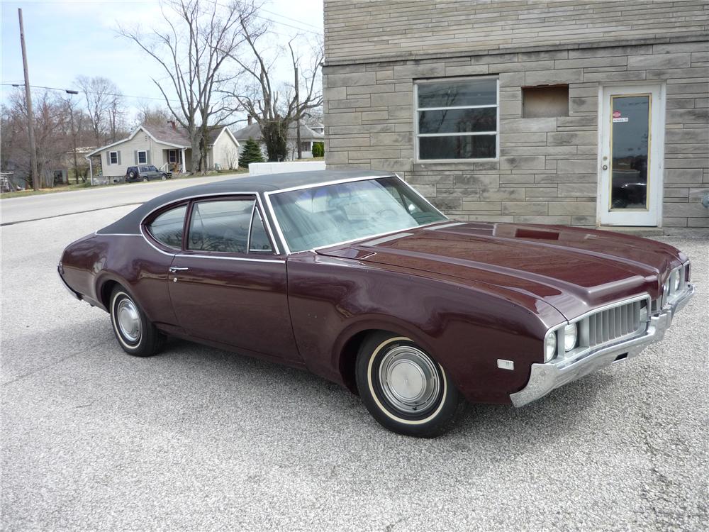 1969 OLDSMOBILE CUTLASS 2 DOOR SEDAN