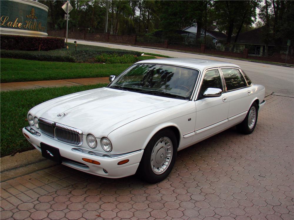 1999 JAGUAR XJ8 VANDEN PLAS SEDAN