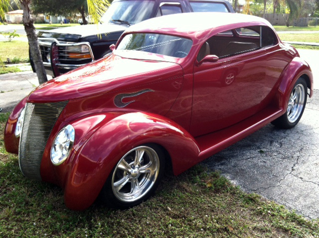 1937 FORD CUSTOM 2 DOOR COUPE