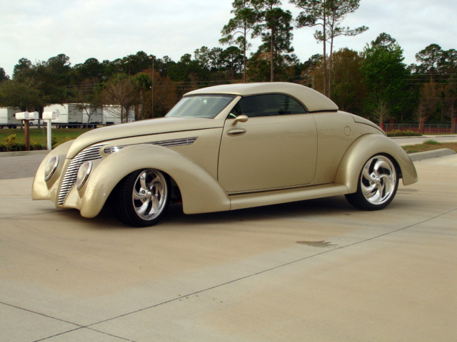 1939 FORD CUSTOM CONVERTIBLE