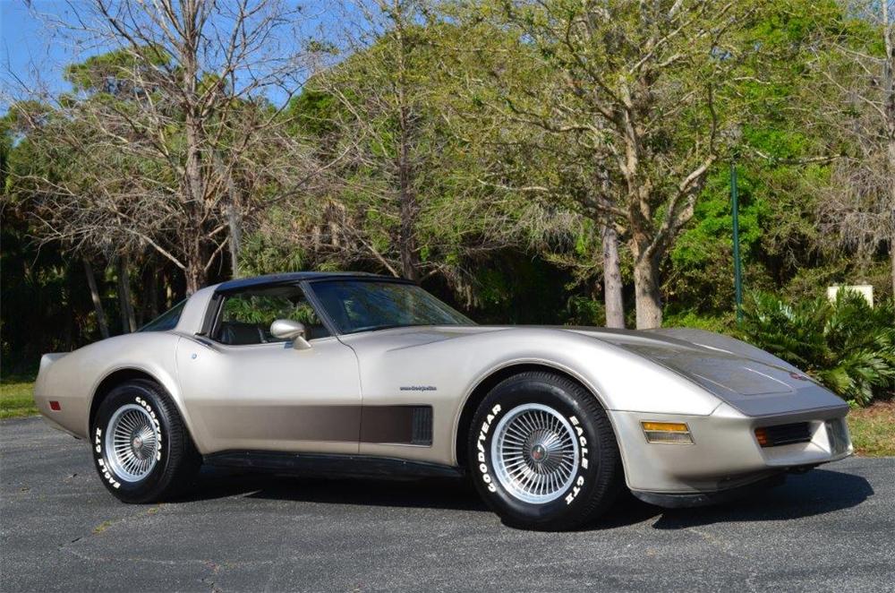 1982 CHEVROLET CORVETTE 2 DOOR COUPE