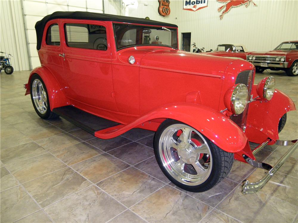 1932 FORD CUSTOM CONVERTIBLE SEDAN