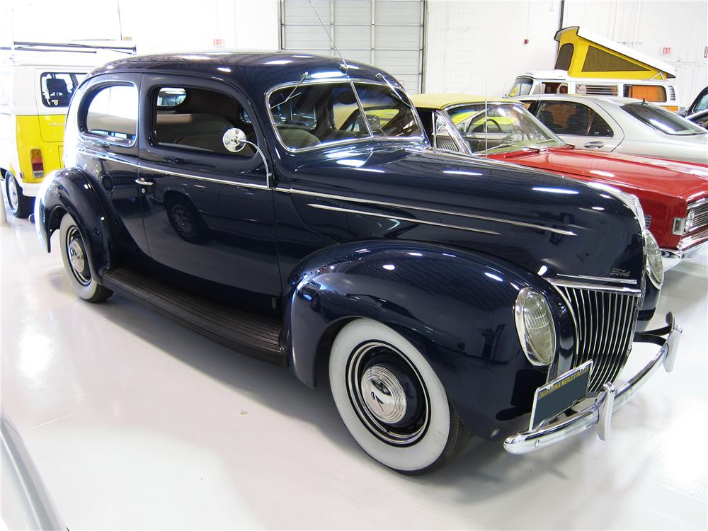 1939 FORD DELUXE 2 DOOR SEDAN