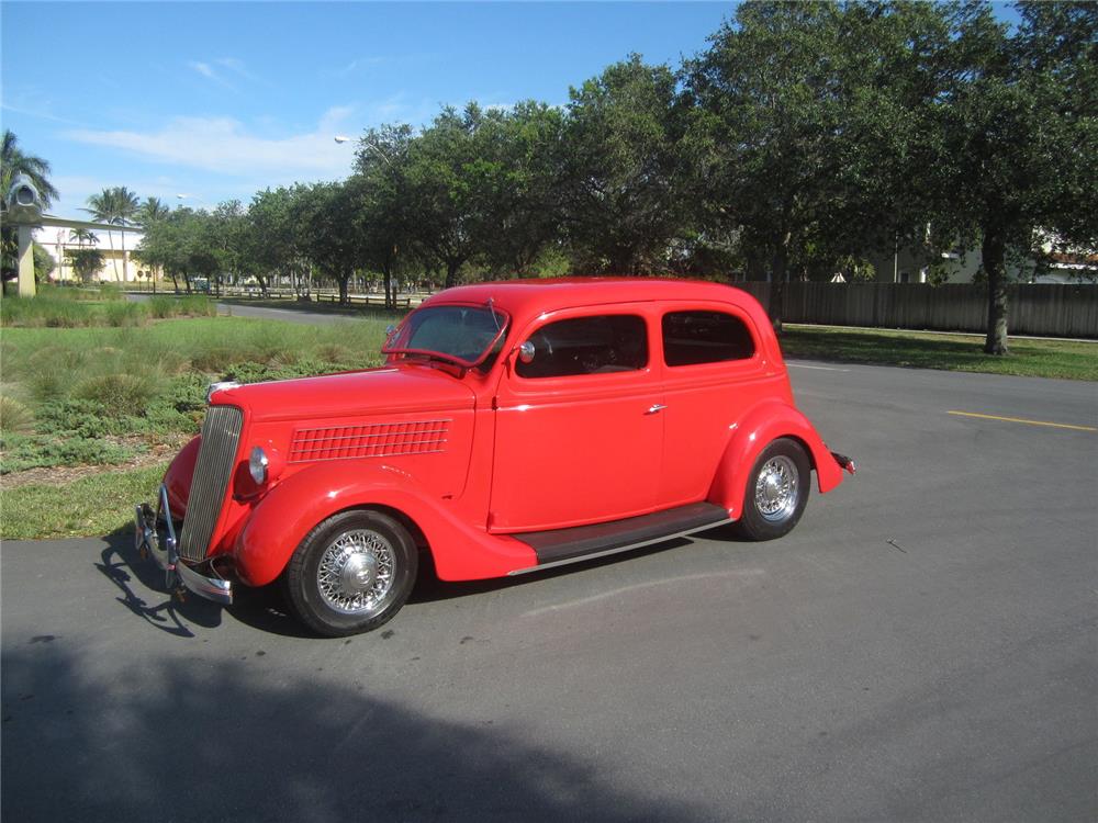 1935 FORD CUSTOM SLANT BACK