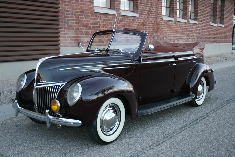 1939 FORD DELUXE CONVERTIBLE SEDAN