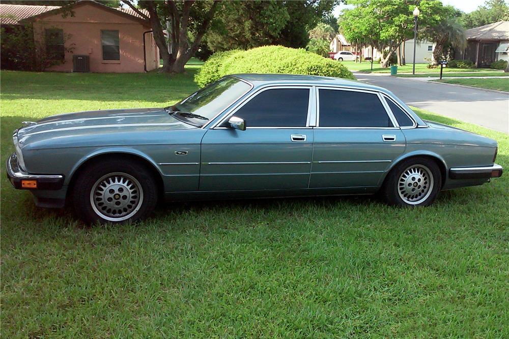 1989 JAGUAR XJ 6 SEDAN