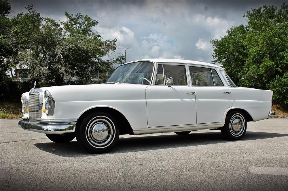 1965 MERCEDES-BENZ 220 SEDAN