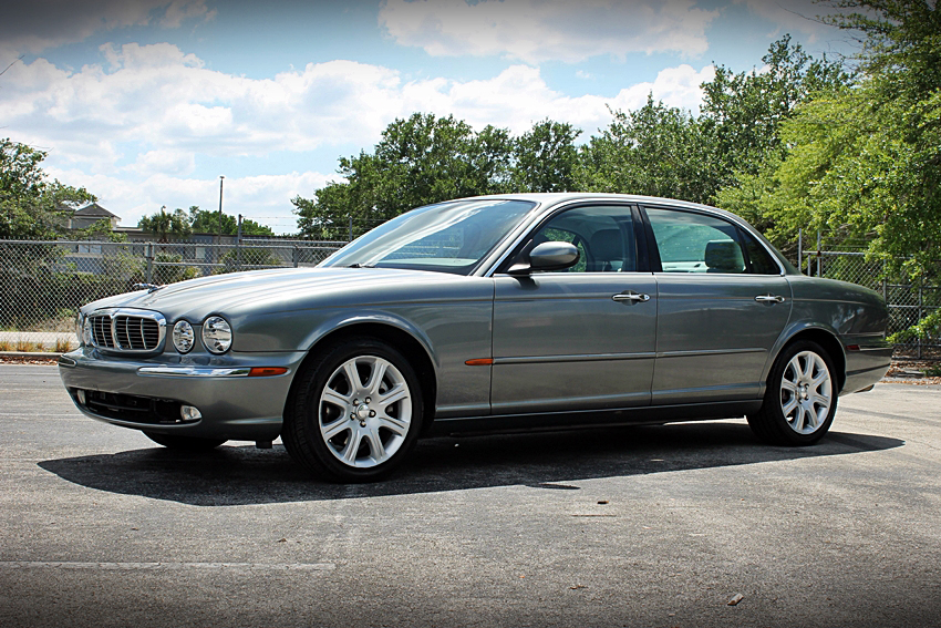 2005 JAGUAR XJ8 SEDAN