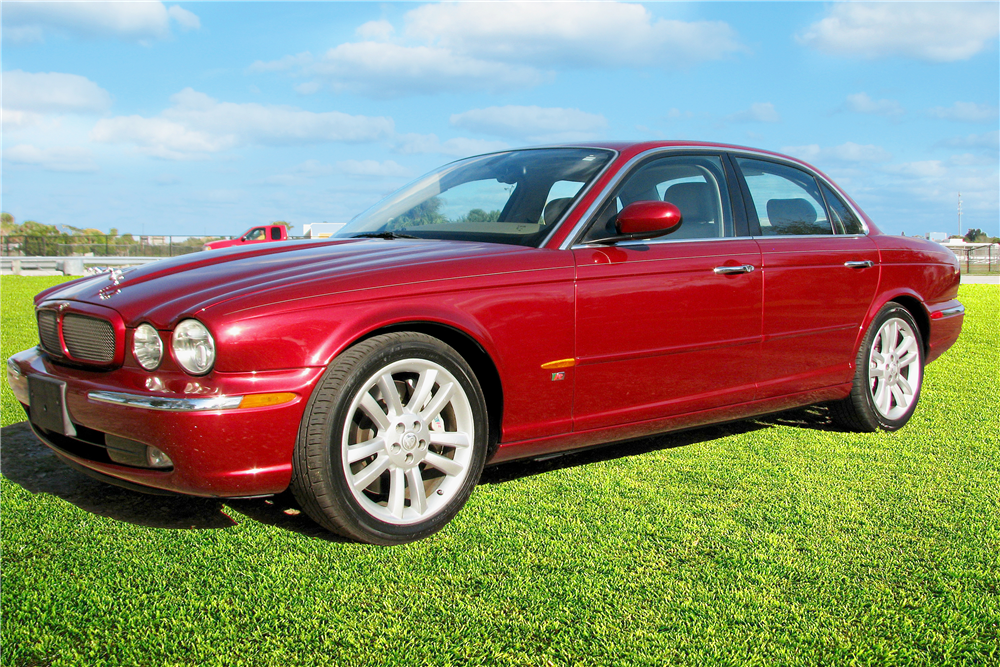 2004 JAGUAR XJR SEDAN