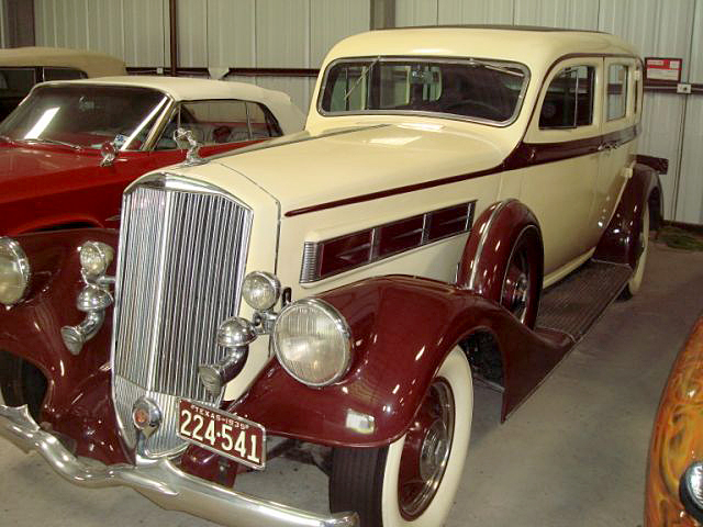 1935 PIERCE-ARROW 1245 SEDAN