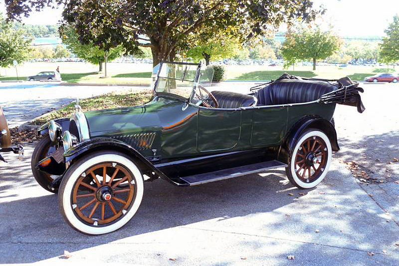 1917 OLDSMOBILE 4-DOOR TOURING