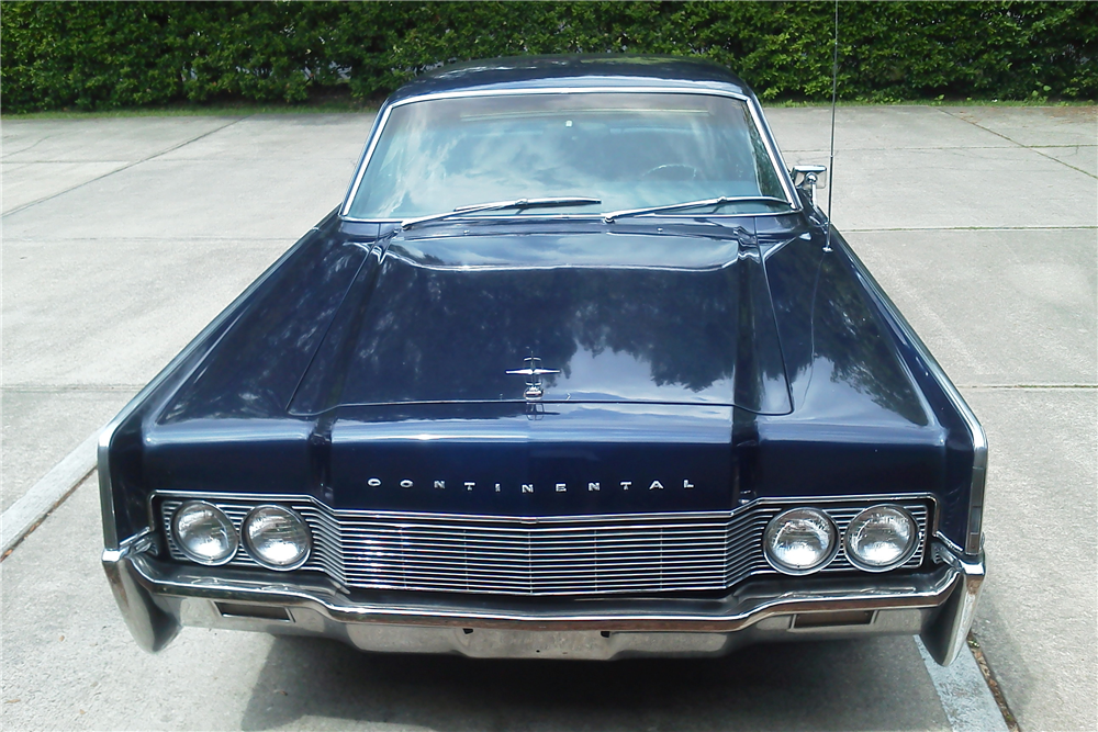 1967 LINCOLN CONTINENTAL 4-DOOR SEDAN