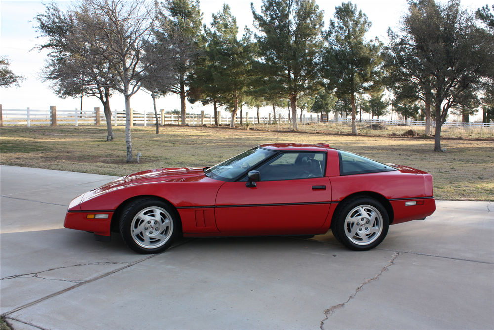 1990 CHEVROLET CORVETTE RIGHT-HAND-DRIVE COUPE