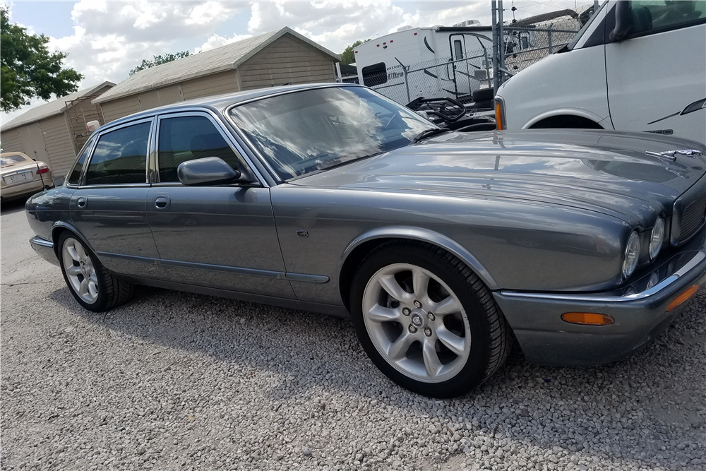 2003 JAGUAR XJR 