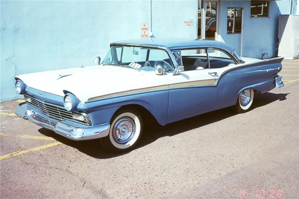 1957 FORD FAIRLANE 2 DOOR HARDTOP