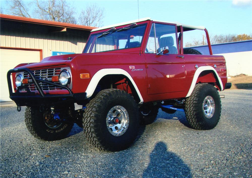 1975 FORD BRONCO CUSTOM 2 DOOR CONVERTIBLE