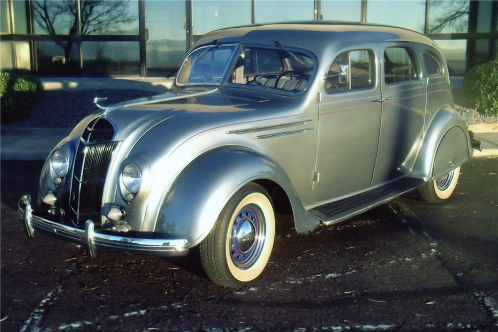 1935 DE SOTO AIRFLOW 4 DOOR SEDAN