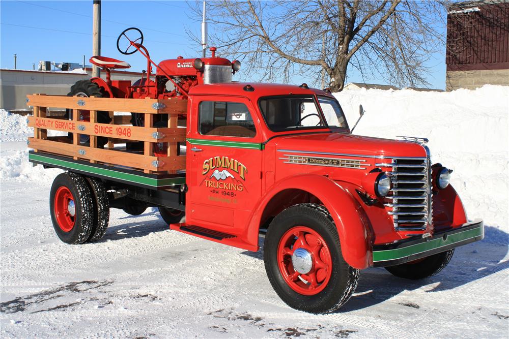 1948 DIAMOND T FLAT BED TRUCK